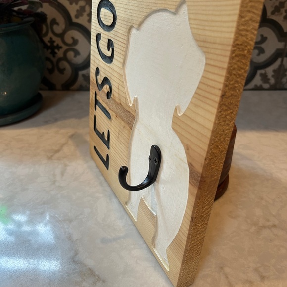 NEW! Large Wall Decor with Hook for Dog Leash Holder with Black and White Design - Picture 3 of 6